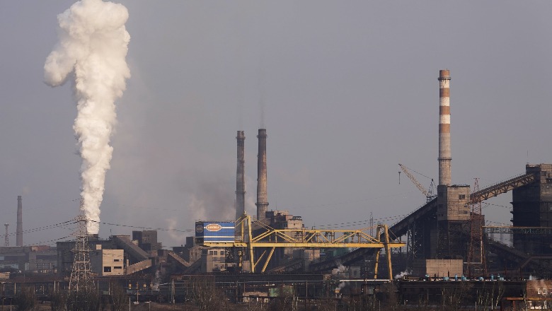 Rusët kanë filluar të sulmojnë fabrikën në Mariupol