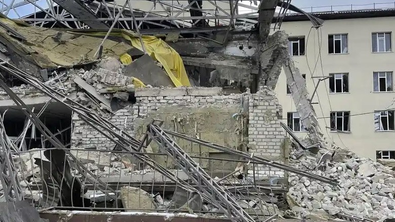 Gjenden nën rrënoja trupat e 44 civilëve të vrarë në qytetin Izyum