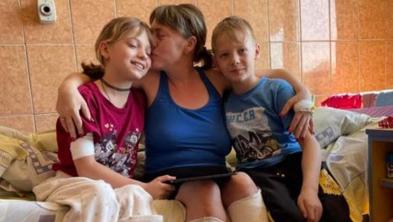 Humbën këmbët nga shpërthimet ruse në Kramatorsk, historia e trishtë e nënës dhe vajzës së mitur, kishte kudo gjak dhe njerëz të shtrirë