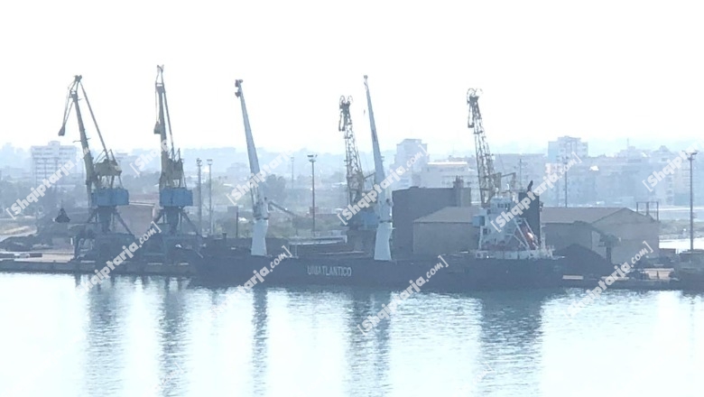 Report Tv sjell foton, kjo është anija ku ishte fshehur kokaina, u ankorua dje në Portin e Durrësit 