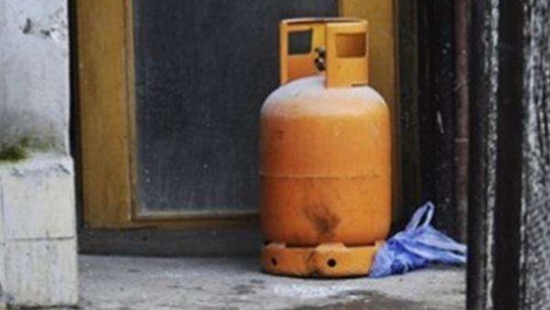 Merr flakë banesa në Gjirokastër! Gruaja po gatuante në furnelë, i shpërthen bombola e gazit