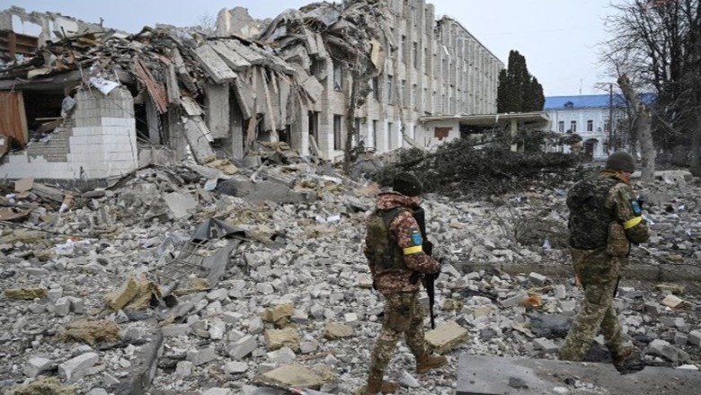 Vijojnë bombardimet në Rajonin e Luhanskut, raketa godet një shkollë ku strehoheshin civilët, 3 të vrarë