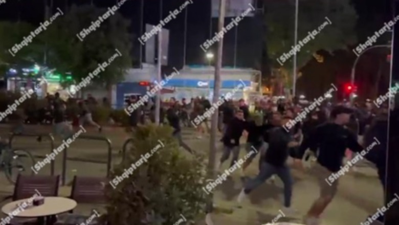 Trazirat mbrëmë në Tiranë, mes tifozëve të dëbuar kishte edhe italianë që u larguan nga frika
