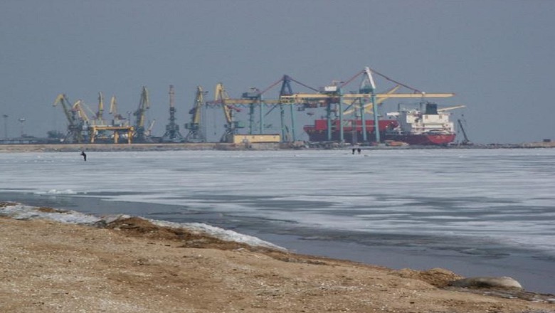 Hapen korridore të reja për kalime të sigurta, 5 anije të huaja largohen nga Mariupoli