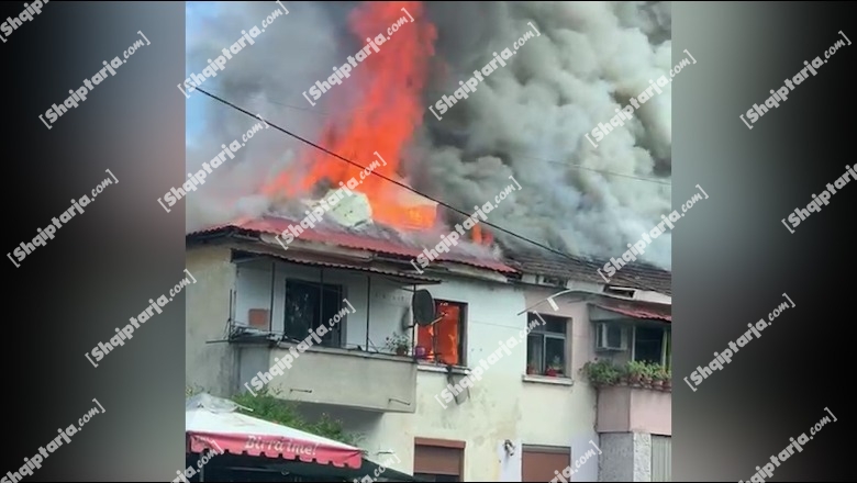 Tiranë/ Shkrumbohet nga flakët kati i 3-të i një banese në Kodër-Kamëz, pronarët për Report Tv: Shpërtheu bombola e gazit 