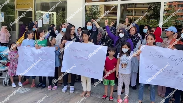 Refugjatët afganë ngrihen në protestë në Shëngjin, një nga shoqatat s’i ka paguar shpenzimet e hotelit që nga janari