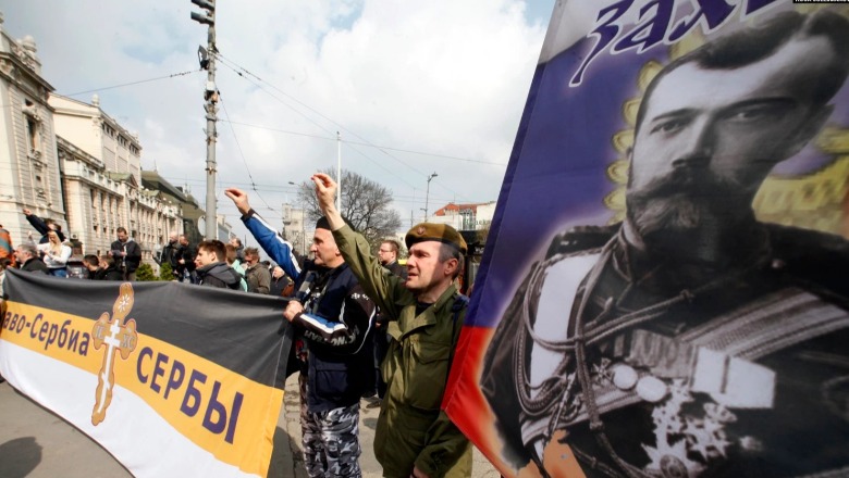 Partitë e ekstremit të djathtë 'mbajnë peng' Vuçiçin mbi Ukrainën