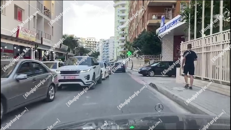 Trafik i rënduar në rrugën që lidh Shëngjinin me aksin Lezhë-Milot, krijohet radhë kilometrike mjetesh