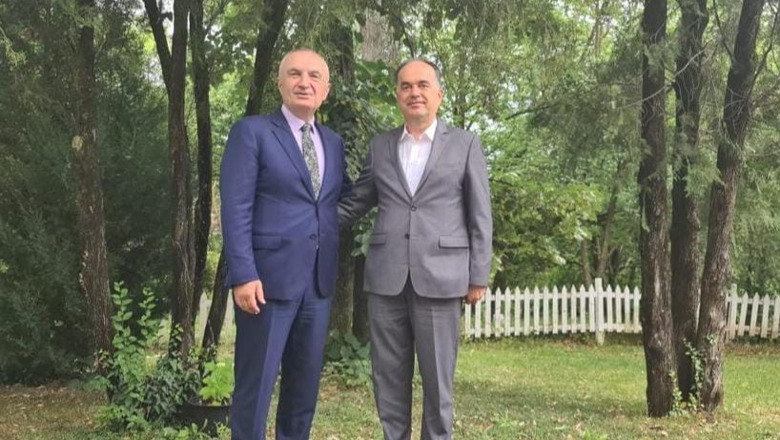 Ilir Meta takohet me presidentin e zgjedhur Bajram Begaj në Pallatin e Brigadave: I uroj suksese në detyrën e lartë! Vetëm Berisha nuk e takoi kreun e ri të shtetit