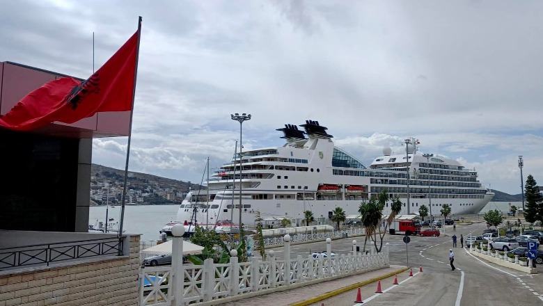 FOTOLAJM/ Kroçera luksoze amerikane mbërrin në Shqipëri, ankorohet në Portin e Sarandës
