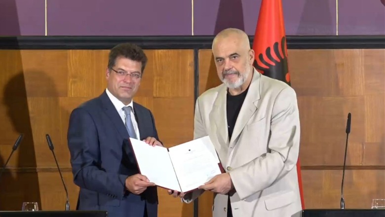 Shqipëria aplikon zyrtarisht për t’u anëtarësuar në Mekanizmin e BE-së për Mbrojtjen Civile! Rama: Hap domethënës! Komisioneri Europian: E mbështes