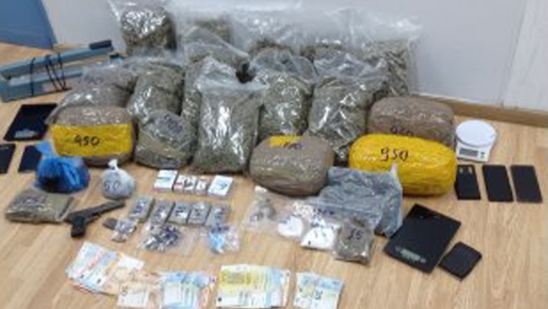Goditet banda kriminale në Greqi, mes të arrestuarve edhe 2 shqiptarë! Zbulohet si organizohej grupi për shitjen e kokainës