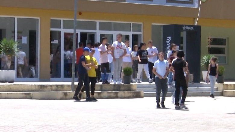 'Minimatura', mbi 31 mijë nxënës i nënshtrohen sot provimit të gjuhës shqipe! Del teza e testit