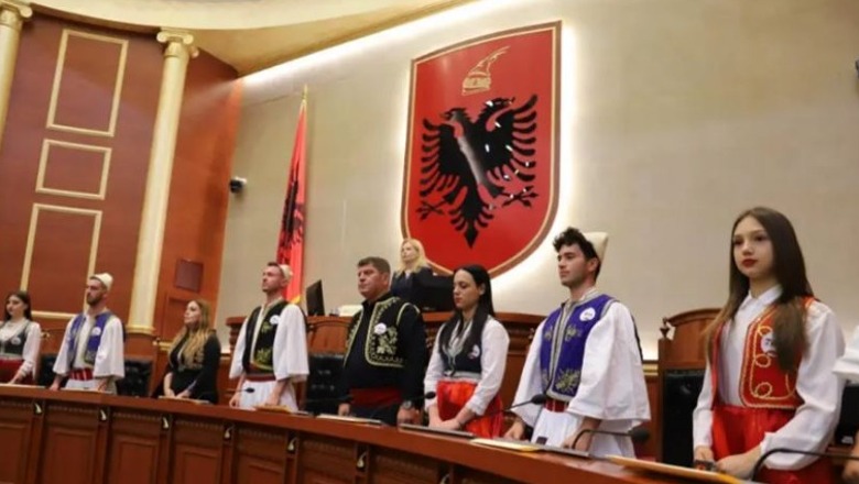 OMONIA revoltohet për seancën e mbajtur për çamët në Kuvend: Provokim! Nxitret urrejtje nga fantikët antihelenist 