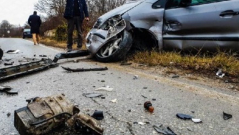 Aksident në Korçë, humb kontrollin e makinës dhe del nga rruga, lëndohet shoferi 20-vjeçar