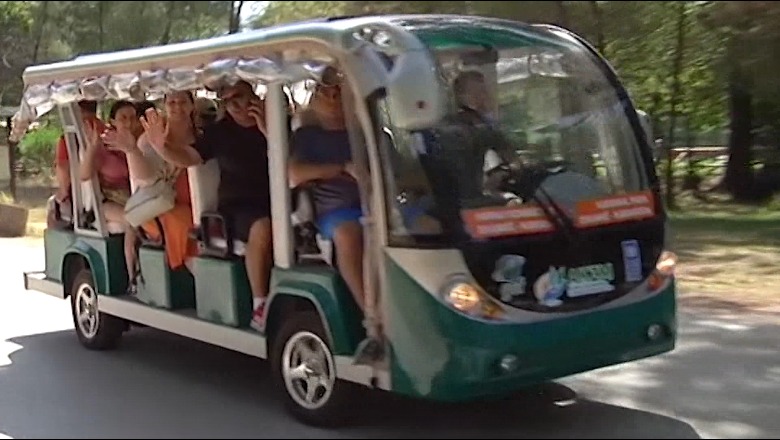 Turistë të huaj në Divjakë, parkut të Karavastasë i shtohet autobusi ekologjik
