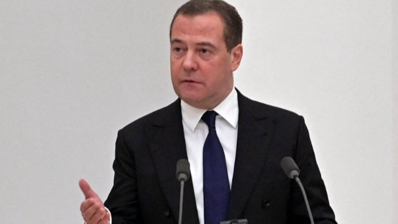 Ish-presidenti rus Medvedev anulon përdorimin e armëve bërthamore