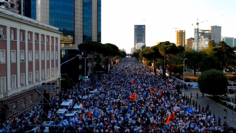 Berisha organizon protestë, reagimet e socialistëve! Veliaj: Tirana ka nevojë të kujtojë se nga kush ka shpëtuar! Bilali: Shkodranët braktisën protestën, nuk i shkojnë mbrapa një non grata
