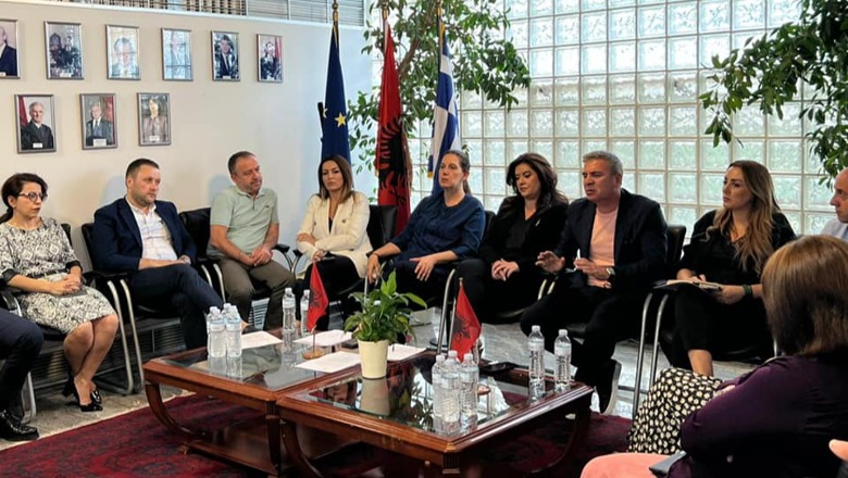 Deputetët e PS takim me komunitetin shqiptar në Greqi, Gjiknuri: Diskutuam për pensionet, patentat dhe votën e diasporës