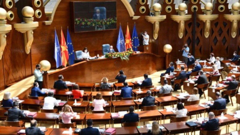 Vijon 'ngërçi' në Maqedoninë e Veriut! Opozita fillon mbledhjen e firmave për ta anuluar me referendum 'propozimin francez'