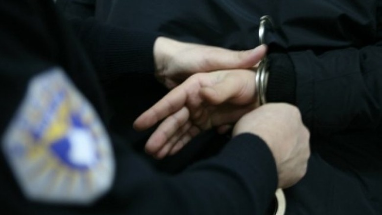 Dhunoi të dashurën dhe e mbylli për tri ditë në shtëpi, arrestohet 29-vjeçari në Kosovë