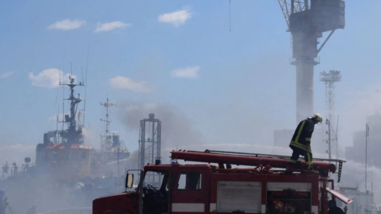 Ukraina vazhdon të zbatojë marrëveshjen e grurit pavarësisht sulmit rus në portin e Odessës