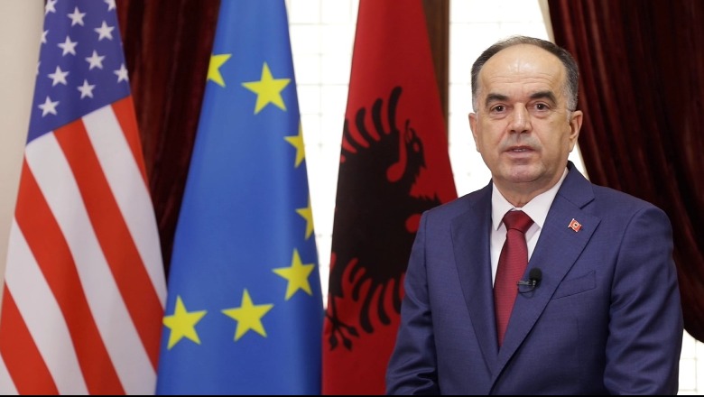 Bajram Begaj ‘nuk e prish’ traditën, e nis me Kosovën vizitën e tij të parë jashtë vendit si president