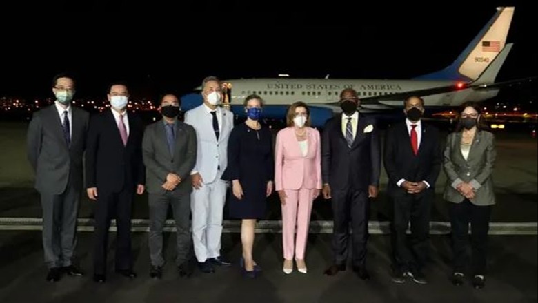 Nancy Pelosi mbërrin në Tajvan, pavarësisht tensioneve me Kinën