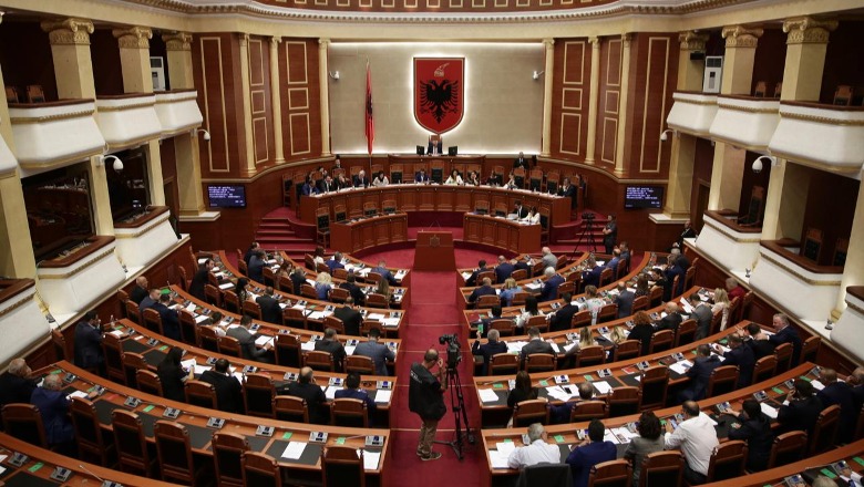 Ben Andoni: Politika shqiptare në kërkim… të Zotit?!