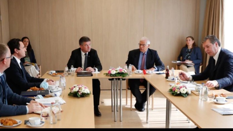Peter Stano: Kurti dhe Vuçiç pranuan ftesën e Borrellit për takim më 18 gusht në Bruksel
