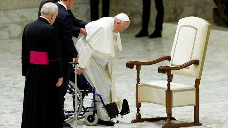 Papa Françesku e ka më të vështirë t'i shërbejë Kishës, punëson një infermier personal prej problemeve shëndetësore