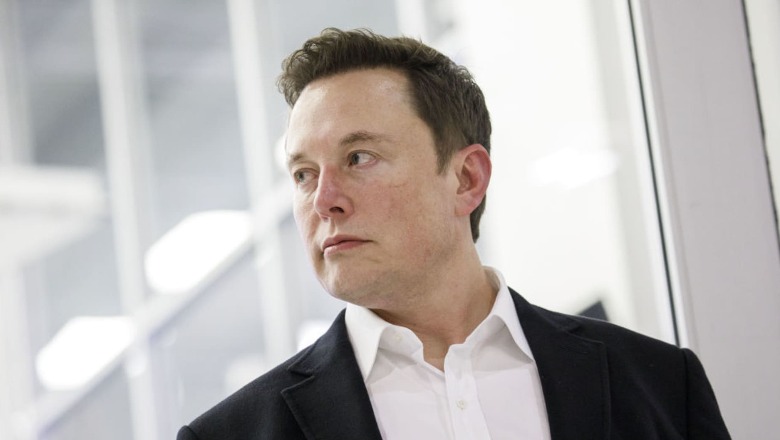 Elon Musk shet një pjesë të madhe të aksioneve të Tesla-s, thotë se i duhen paratë për blerjen e Twitter-it
