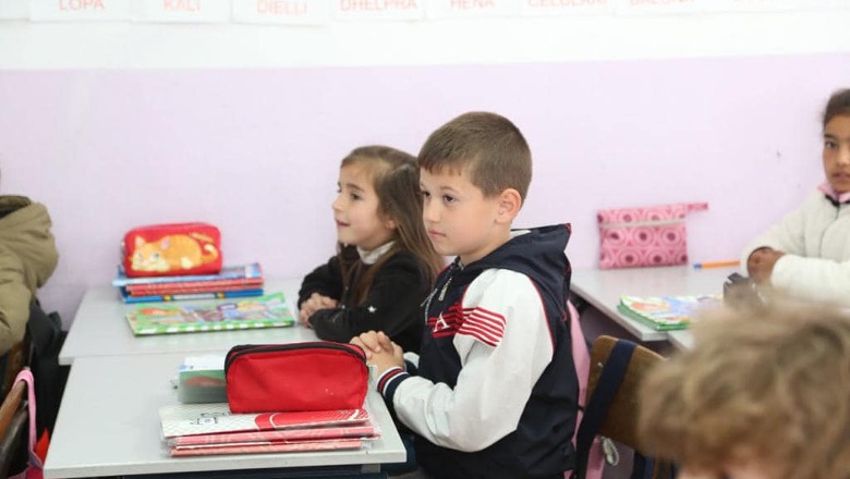 Ministrja Kushi ndan lajmin e mirë/ Shtohen edhe 150 shkolla në projektin 'Bëjmë Detyrat e Shtëpisë'