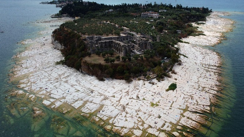 Thatësira nxjerr në pah shkëmbin e madh te Liqeni Garda në Itali, niveli më i ulët i ujit në 15 vjet