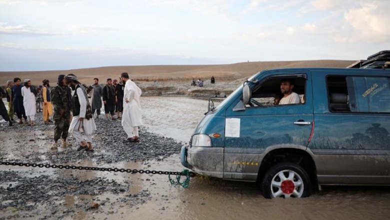 Të paktën 182 të vdekur nga përmbytjet në Afganistan, 30 të tjerë të zhdukur