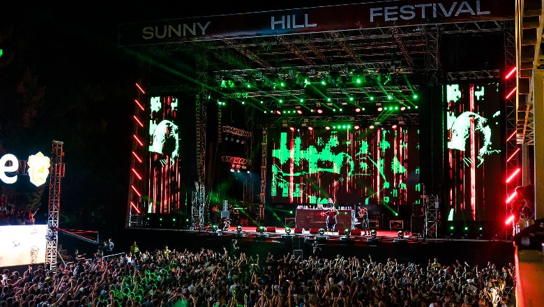 Nis ‘Sunny Hill Festival’ në Tiranë, të gjithë artistët që do ndezin skenën për tre netë rresht te Liqeni Artificial