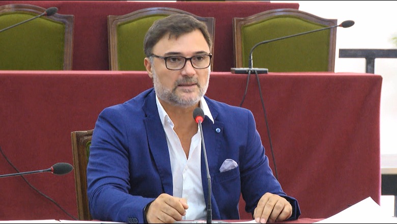 Keni tentuar të komunikoni me deputetët që mbështesin Berishën? Alibeaj nuk përgjigjet: Për prioritetet e opozitës, nuk ka ndasi