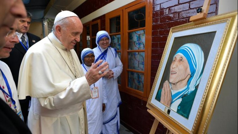 Shën Tereza nderohet nga Papa, por edhe në Kalkutë: Buzëqeshje e bamirësi, veçmas për ata që vuajnë