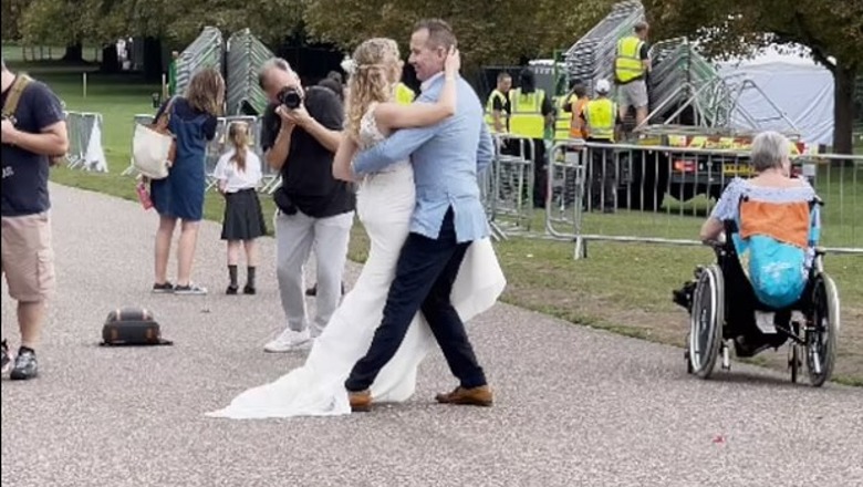 E drejtë apo e gabuar? Çifti i sapomartuar bëjnë fotot e dasmës te Kështjella Windsor, të tjerët vajtojnë mbretëreshën (VIDEO)