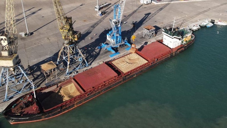 Mbërrin në portin e Durrësit anija tregtare me 3,040 ton grurë nga Turqia
