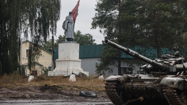 Varri masiv në Izjum të Ukrainës, shefi ushtarak: Viktimat ishin lidhur, u kishin thyer kockat dhe ishin djegur