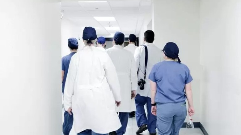 35 mjekë të arrestuar! 'Bluzat e bardha' apo 'jakat e bardha'?