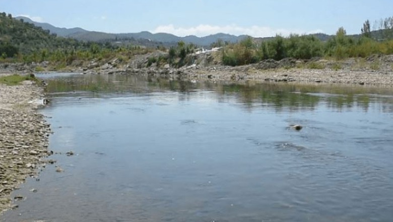 Elbasan/ Ishte larguar nga shtëpia 1 ditë më parë, 69-vjeçari gjendet i mbytur në lumin Shkumbin
