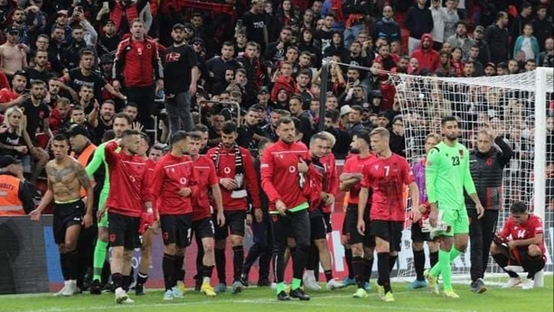 Vërshëllyen ekipin pas barazimit me Islandën/ Tifozat Kuq e Zi- lojtarëve: Situata s'do ndryshojë deri sa ta kuptoni se po luani për Kombëtaren