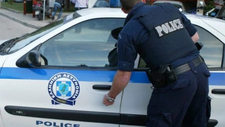 23 vjeçari grek grabit shqiptarin në rrugë, por s’i kishte bërë mirë llogaritë! 54-vjeçari e ndjek, i jep 'një dru të mirë' dhe ia dorëzon policisë