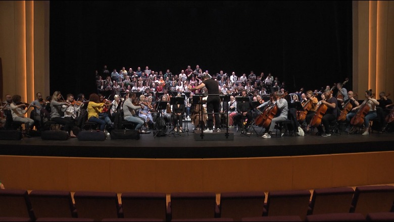 ‘Requiem’ i Verdit, për herë të parë në ‘Opera’! Artistët e Teatrit e ata italianë bashkohen me Orkestrën dhe Filarmoninë e Kosovës