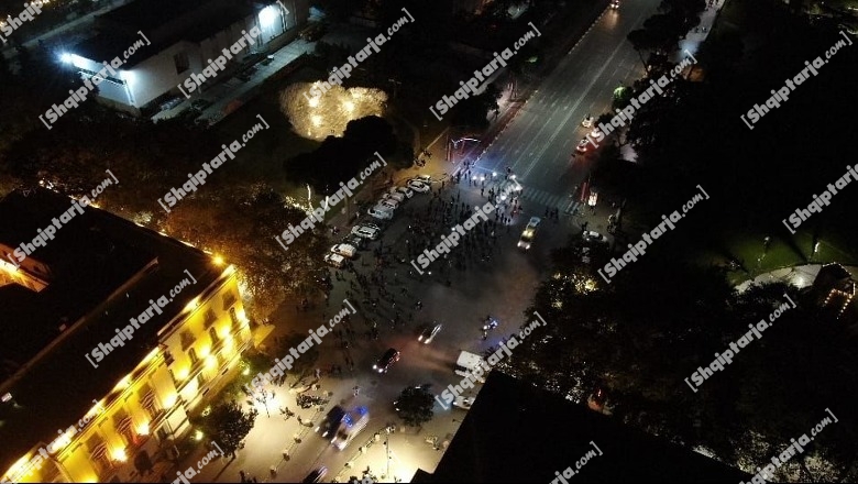 Report TV sjell foton me dron, rreth 50 protestues i përgjigjen apelit të Sali Berishës