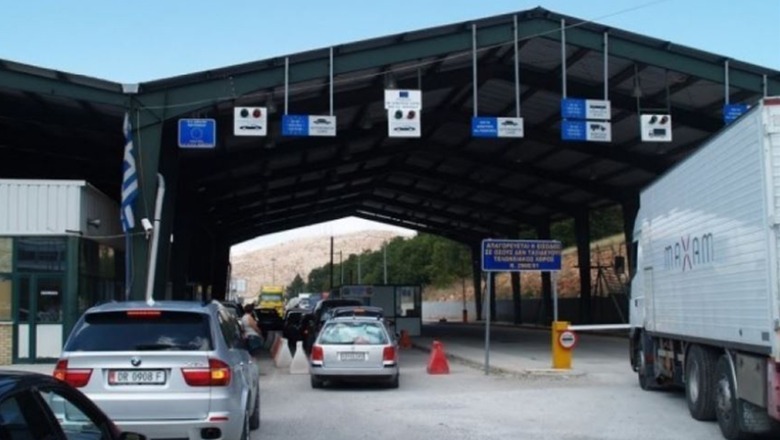 Mallra kontrabandë në Kapshticë, arrestohet doganieri dhe 2 persona të tjerë (EMRAT)