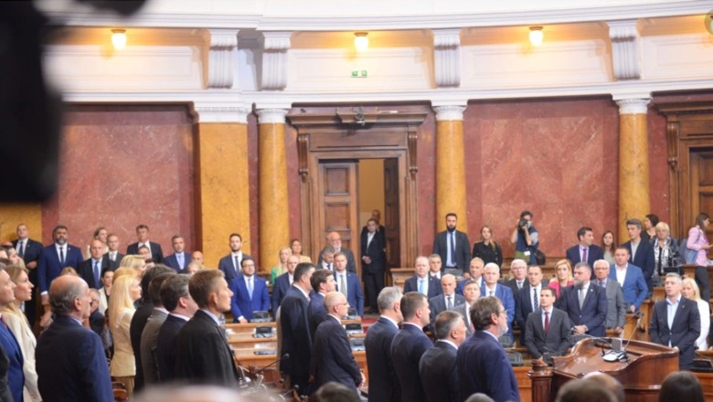Miratohet Qeveria e re e Serbisë, Bërnabiç merr detyrën sërish si kryeministre