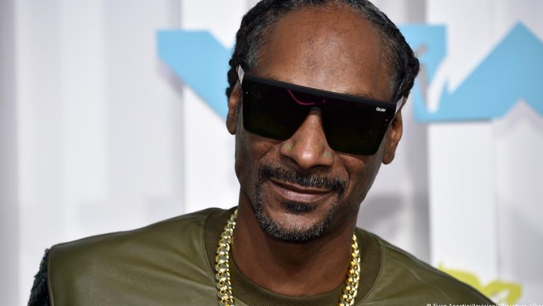 Snoop Dogg dhe pasioni i tij për marijuanën, ka punësuar profesionistë për t’i dredhur cigaren